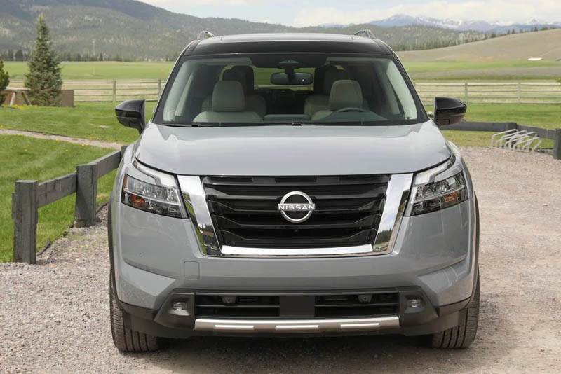 Nissan Pathfinder Platinum 2022 Front View