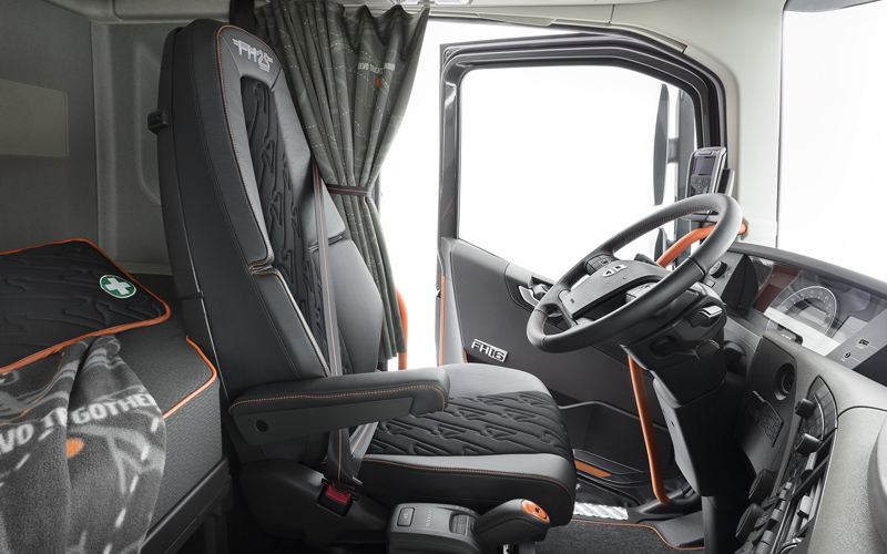 Volvo FM 420 Euro-4 6x4 2022 interior seats