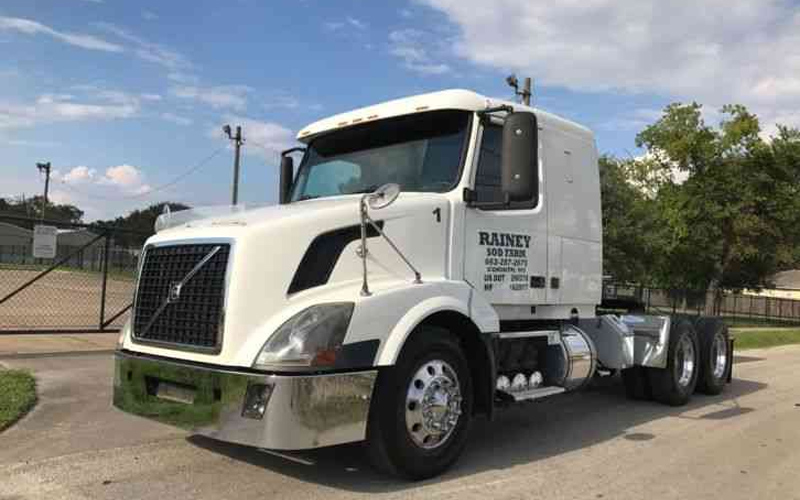 Volvo VNL 400 2022 exterior frontVolvo VNL 400 2022 exterior front