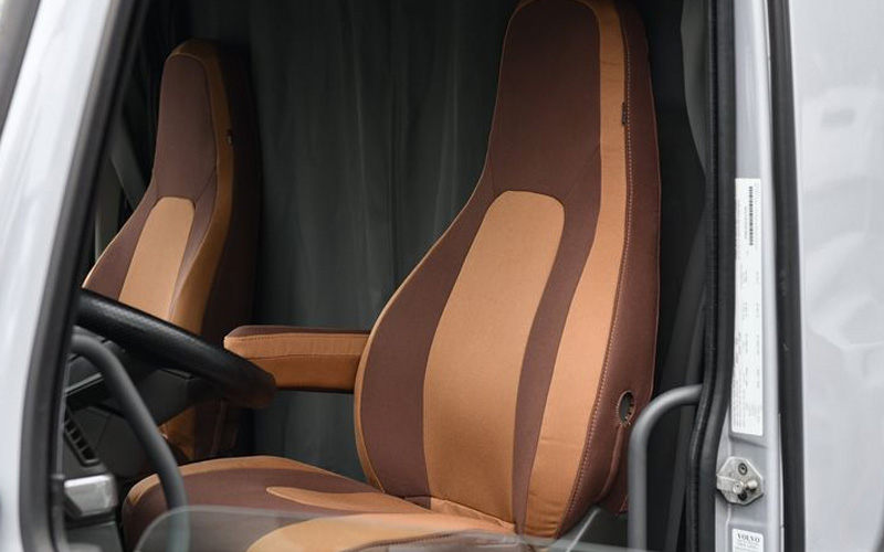 Volvo VNL 400 2022 interior seats